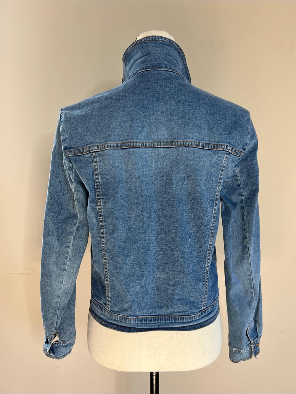 Y2K Bohemian Vintage Embroidered Blue Denim Jacket with Floral Accents - Picture 7 of 8